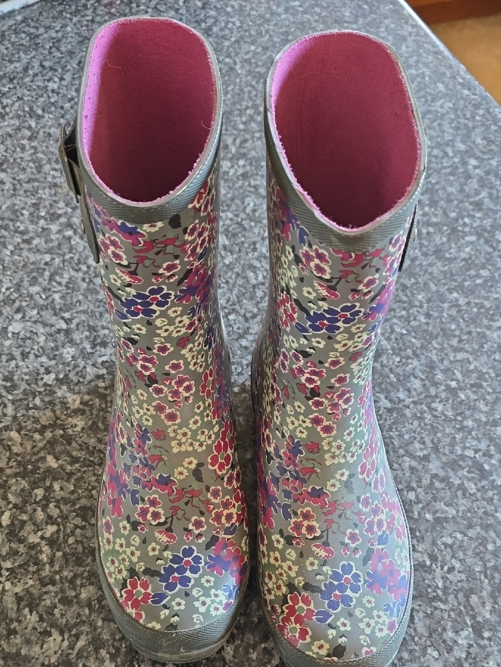 Chooka Floral Rain Boots in Pink and Green Size 8